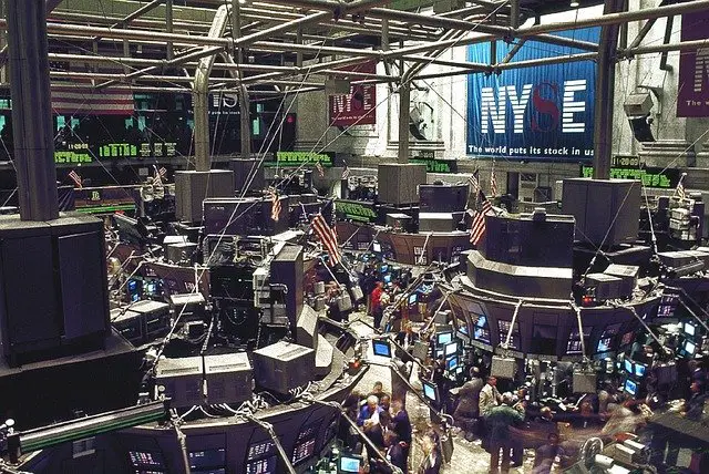 Det finns bara en amerikansk börs som har handelsgolv och det är NYSE. Bilden visar handelsgolvet. 